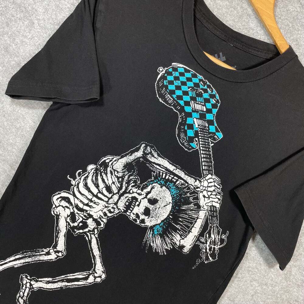 Tell‎ The People Punk Skeleton Guitarist Graphic T-Shirt
